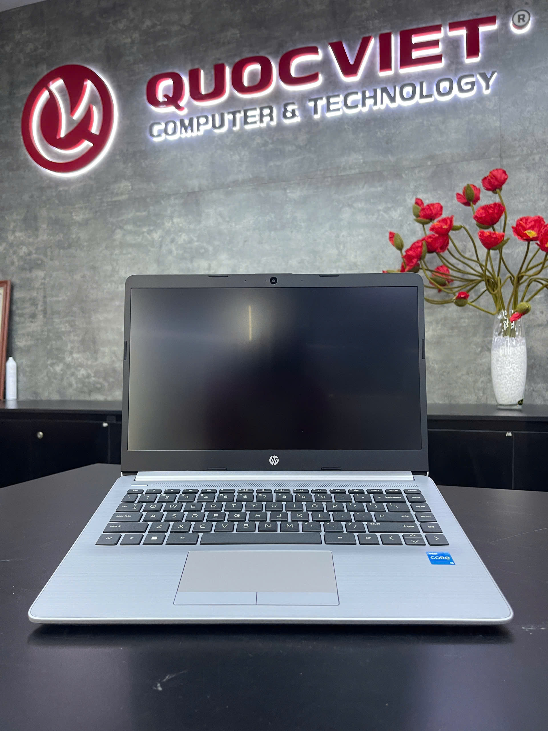 Máy tính xách tay HP 240 G9 AG2J4AT [i3-1215U/8GD4/256GSSD/14.0FHD/WLac/BT5/3C41WHr/W11SL/BẠC]