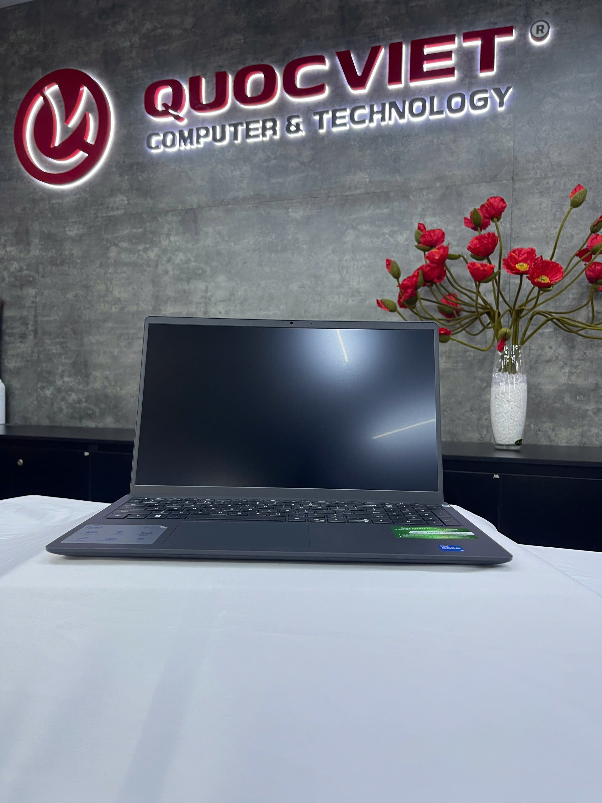 Máy tính xách tay Dell Inspiron 3520 71053702 (i5-1235U/8GB/512GB SSD/15.6 FHD/OF24/W11/Đen)