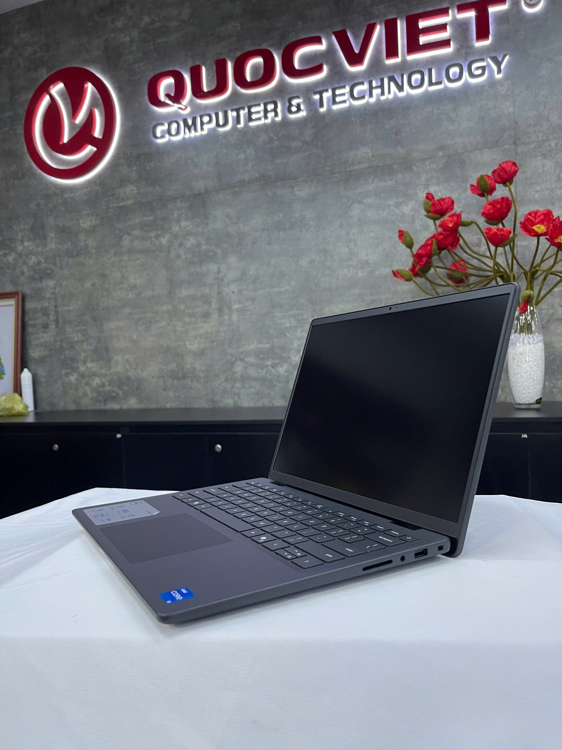 Máy tính xách tay Dell Inspiron 5440-5463BLK (i5-1334U/8GB/512GB SSD/14.0 FHD/W11/ 1Y/ BLACK/Đèn BP)